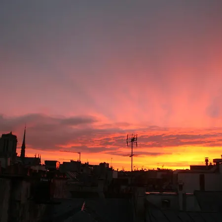 Notre Dame Flat